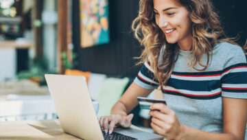 a person about to use their computer to make a purchase from a customer obsessed company