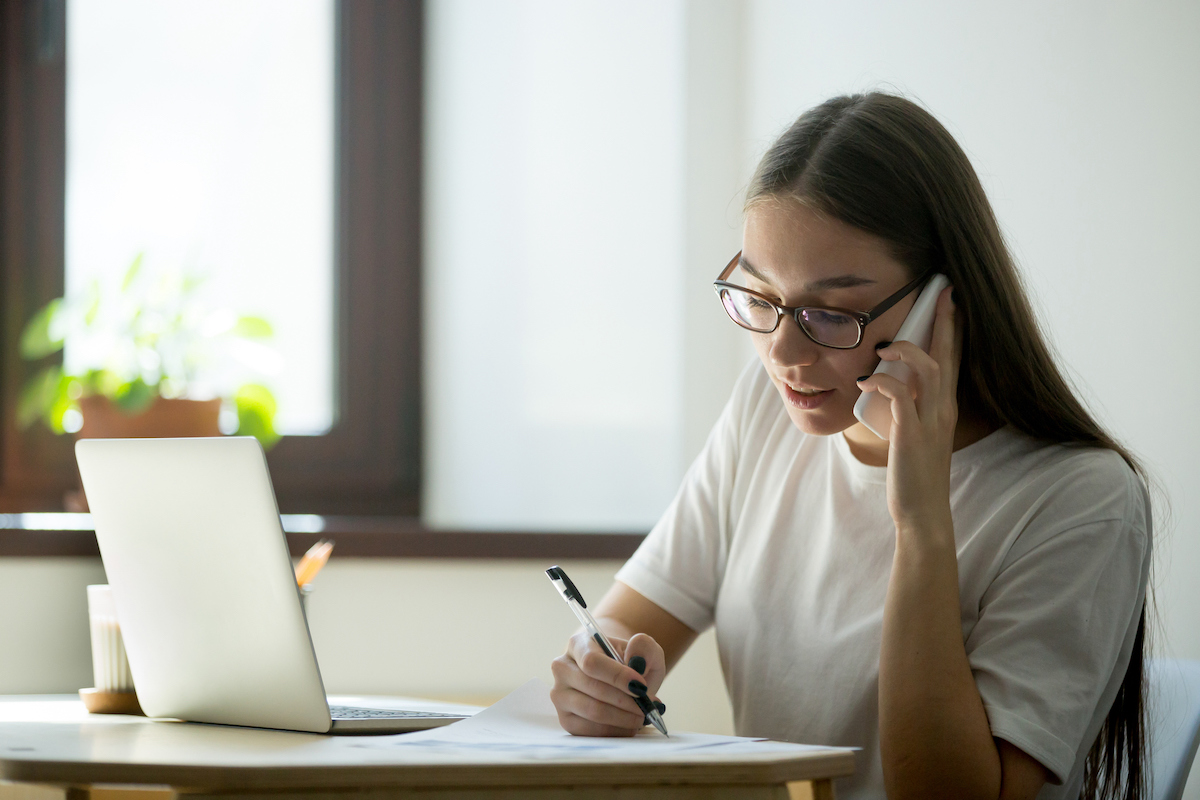 nearshore outsourcing call center agent at work