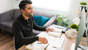 a call center agent in Mexico working from home