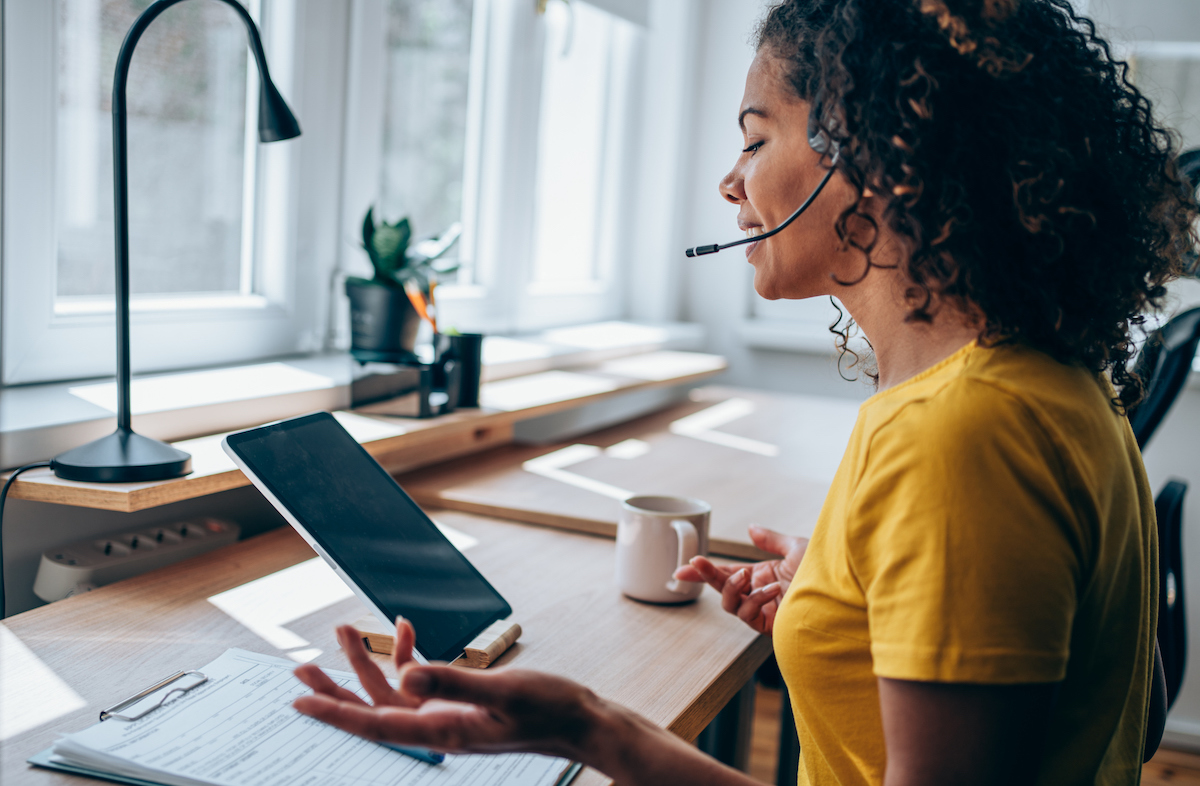 a call center agent practicing their call center etiquette.