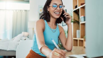 a call center agent utilizing a customer service script while on a call