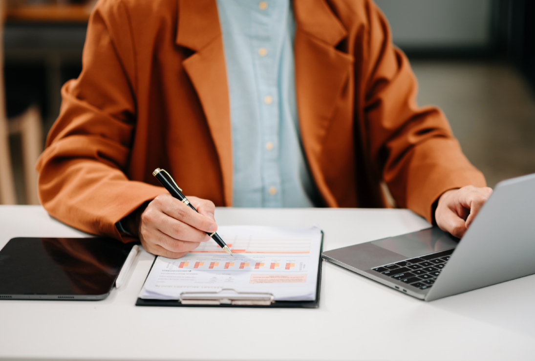 Business professional briefing notes for scaling business operations.