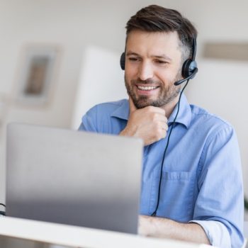 A US call center agent working at their desk